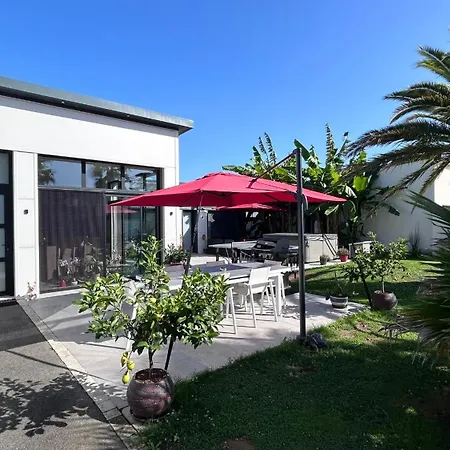 Holiday home Maison De 102m² Sur Terrain Clos Terrasse Jacuzzi Le Tour-du-Parc