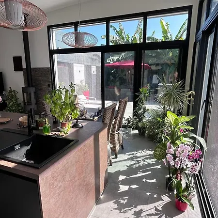 Holiday home Maison De 102m² Sur Terrain Clos Terrasse Jacuzzi