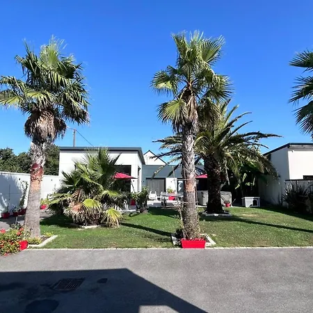 Holiday home Maison De 102m² Sur Terrain Clos Terrasse Jacuzzi